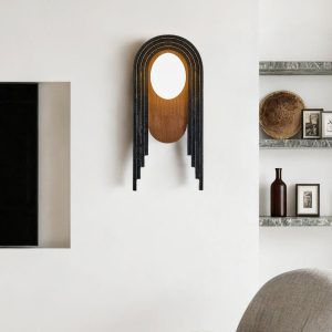 Troiana - Lampa wisząca trawertynowa, czarna z drewnem do salonu Ø18×40 cm