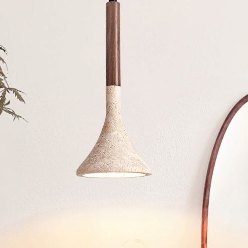 Zarvina - lampa wisząca z drewna i trawertynu, widok z boku na podłużny klosz