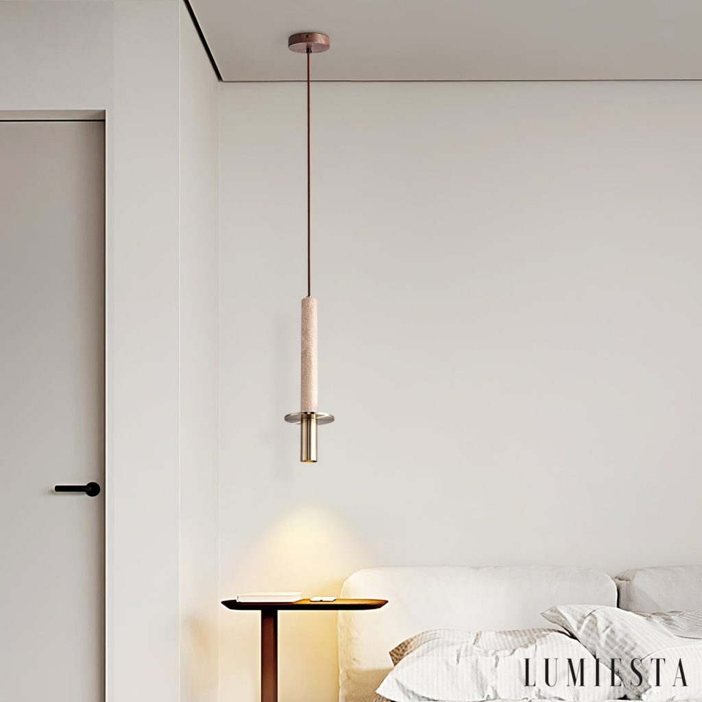 Lampa wisząca trawertynowa Zurichia - detal kamiennej osłony i metalowego zawiesia