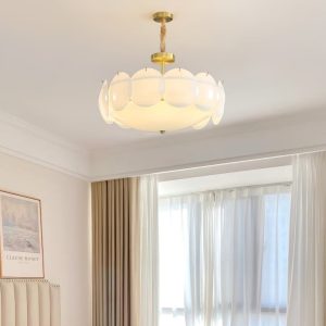 Selene-Chandelier-Vidirlighting3_4.jpg Lampa sufitowa Selene w stylu mosiężnym z szklanym kloszem