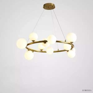 Mori - lampa wisząca z metalowymi kulkami, zbliżenie na układ elementów