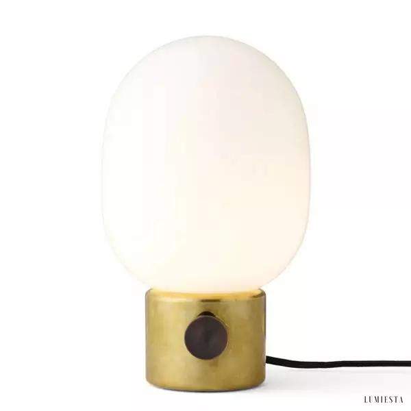 Lampa stołowa JWDA z opalowym kloszem, widok z przodu na zaokrągloną formę