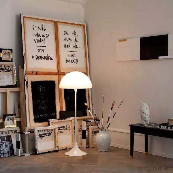 Biała lampa podłogowa z kloszem Azakop - minimalistyczna, skandynawska