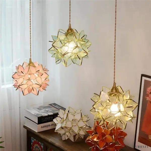 Lampa wisząca ze szkła kwiatowego w stylu dekoracyjnym