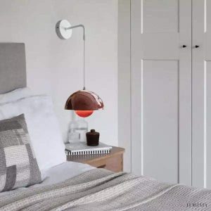 Kinkiet ścienny Macaron ceramiczny do sypialni — burgundowa półkula na metalowym ramieniu
