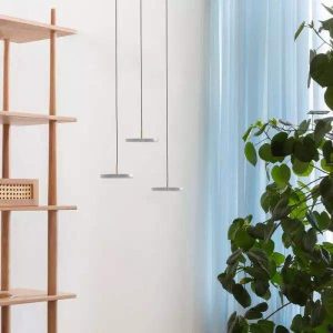 Lampa wisząca Astrid, minimalistyczny profil i czarne wykończenie