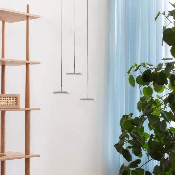 Lampa wisząca Astrid, minimalistyczny profil i czarne wykończenie