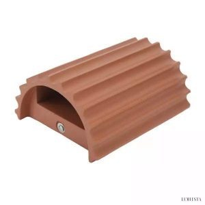 Nowoczesna lampa ścienna z teksturowanego żywicy w kształcie falisty