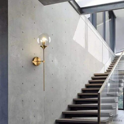 Minimalistyczna szklana lampa ścienna w kształcie kuli