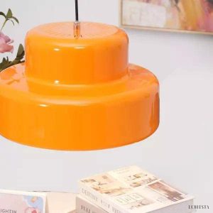 Lampa wisząca Poker w stylu Bauhaus w pomarańczowym kolorze