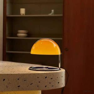 Lampa stołowa Esme minimalistyczny design z szklanym kloszem