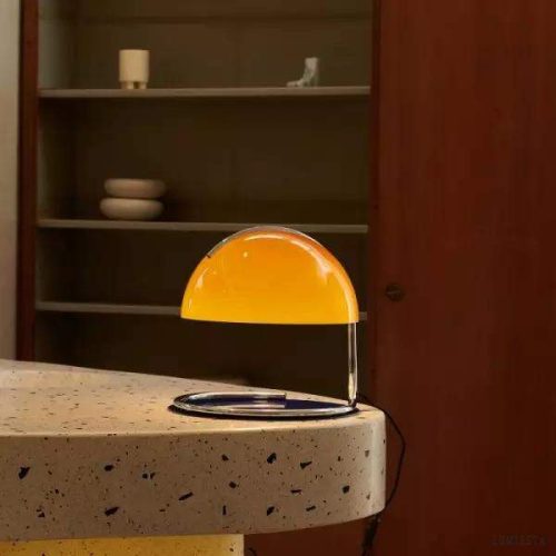 Lampa stołowa Esme minimalistyczny design z szklanym kloszem