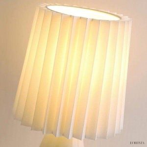 Nowoczesna urocza lampa stołowa plisowana w trzech kolorach