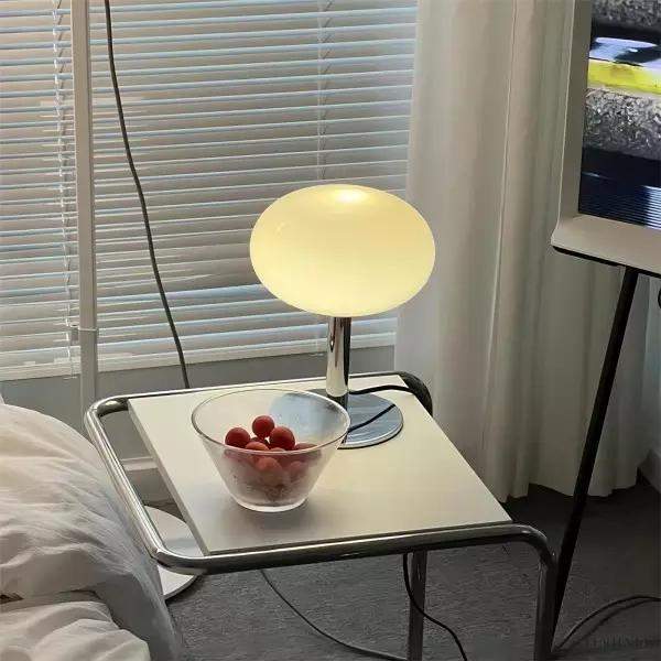 Lampa stołowa szklana biała owalna Bauhaus z dimmowalnym światłem