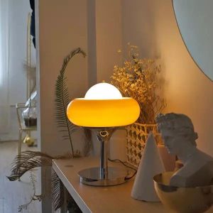 Stylowa lampa stołowa Bauhaus Egg Tart w minimalistycznym wzornictwie