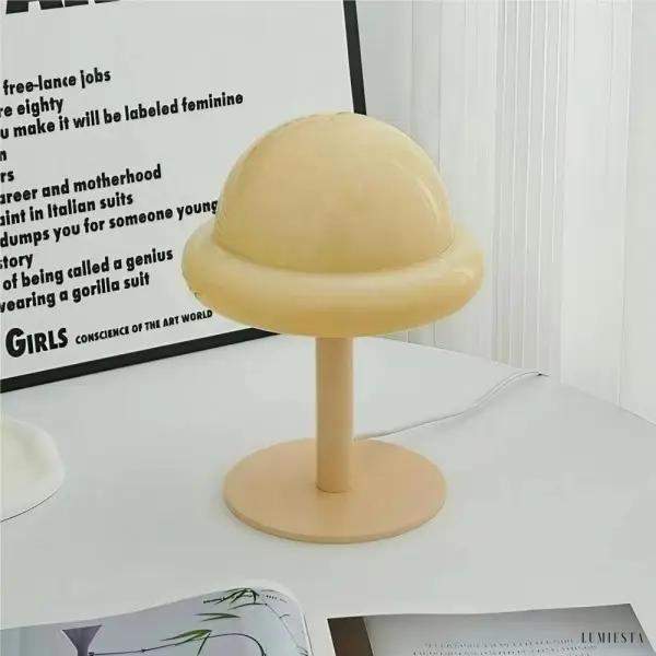 Lampa stołowa Morandi w stylu Bauhaus z kloszem grzybowym