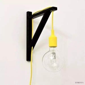 Nowoczesna lampa ścienna Fix z drewna w stylu skandynawskim