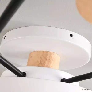 Lampa sufitowa z drewna i metalu - kolorowy plafon w ujęciu perspektywicznym