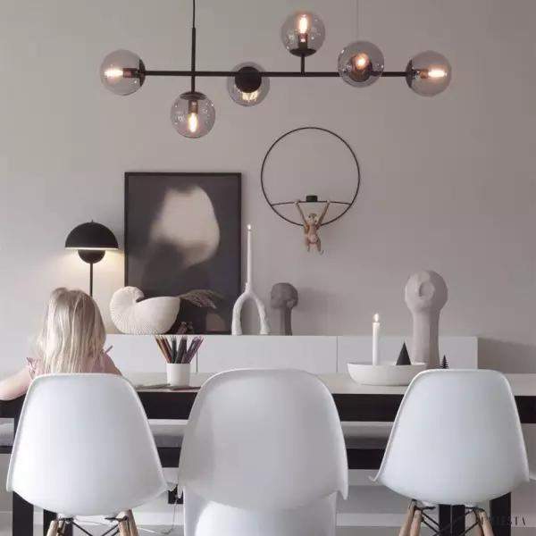 Lampa wisząca Orb w stylu industrialnym z kulistymi kloszami