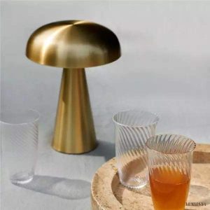 Stylowa przenośna lampa stołowa Como SC53 z kloszem w kształcie grzyba