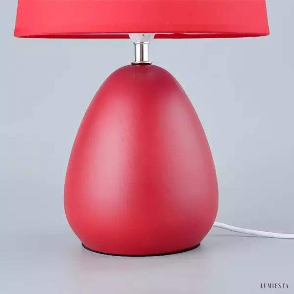 Ceramiczna lampa stołowa w nowoczesnym stylu, widok podkreślający proporcje i kolorowy korpus