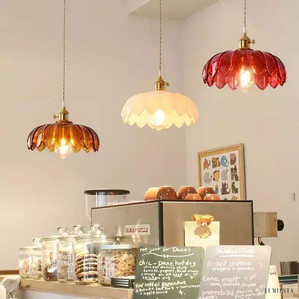 Szklana elegancka lampa wisząca w kształcie płatków