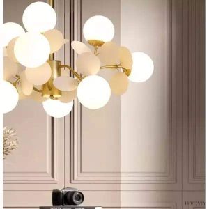 Lampa wisząca w kształcie kulek w pastelowych kolorach