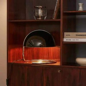 Lampa stołowa Esme minimalistyczny design z szklanym kloszem