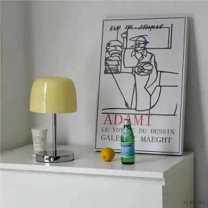 image_13-152.jpg Minimalistyczna lampa stołowa Bauhaus z kolorowym kloszem