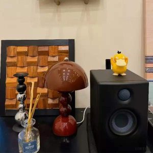 image_13-154.jpg Lampka stołowa w kształcie kwiatu w stylu nordyckim