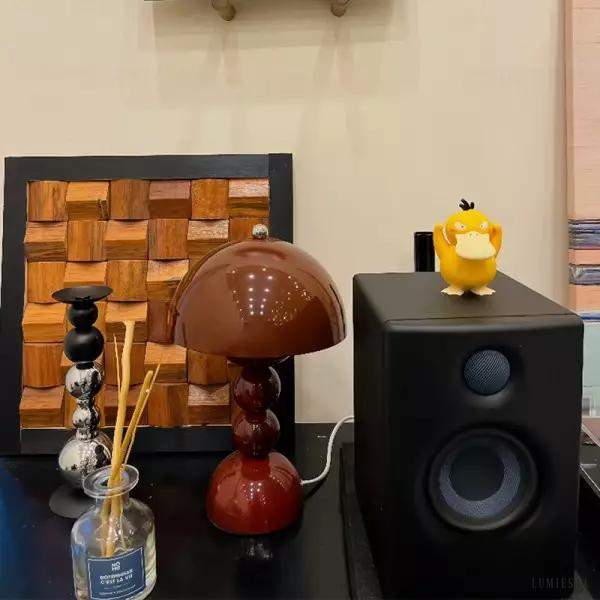 image_13-154.jpg Lampka stołowa w kształcie kwiatu w stylu nordyckim