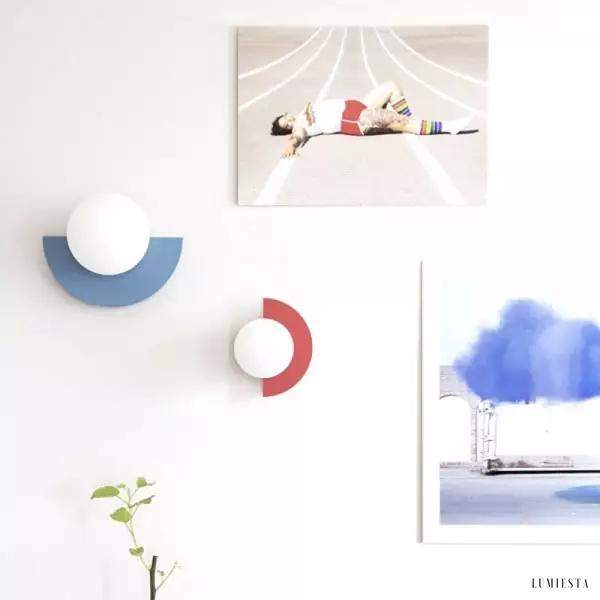 Kolorowa lampa ścienna Nordic Candy z szklanym kloszem