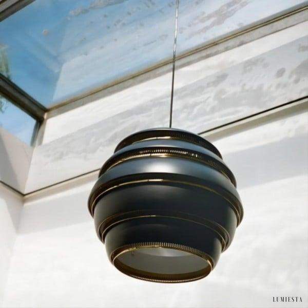 Lampa wisząca w kształcie ula z metalowymi akcentami