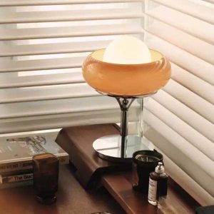 Stylowa lampa stołowa Bauhaus Egg Tart w minimalistycznym wzornictwie