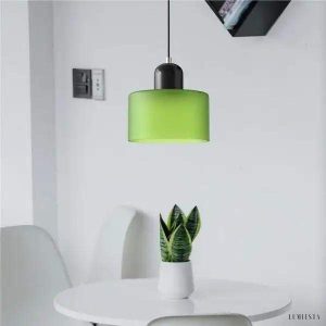 Mondi - szklana lampa wisząca cylindryczna na tle aranżacji wnętrza