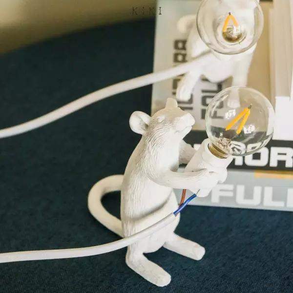 Lampka biurkowa myszka w stylu nowoczesnym z delikatnym światłem