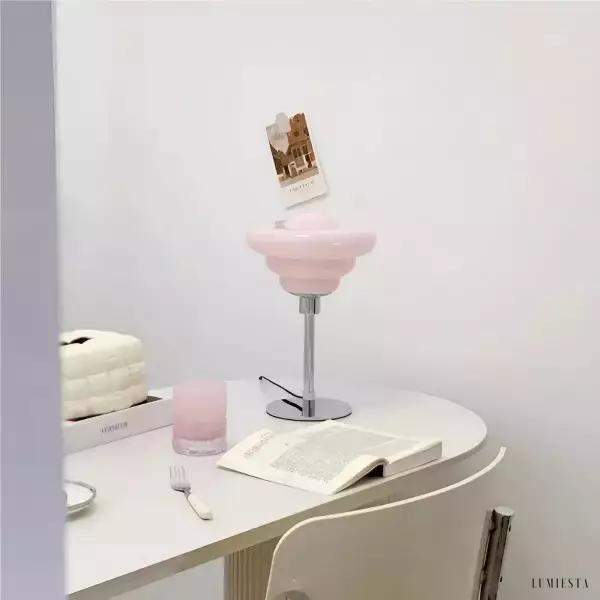 Lampa stołowa w stylu nordyckim z szklanym kloszem