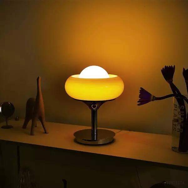 Stylowa lampa stołowa Bauhaus Egg Tart w minimalistycznym wzornictwie