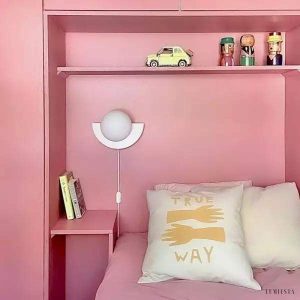 Kolorowa lampa ścienna Nordic Candy z szklanym kloszem