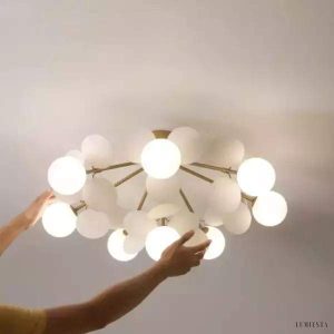 Lampa wisząca w kształcie kulek w pastelowych kolorach