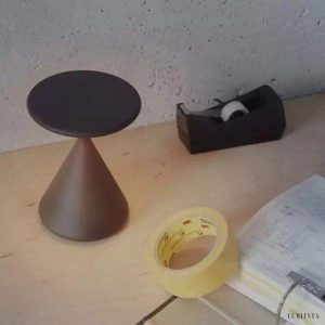 Lampka stołowa Salt i Pepper w kształcie klepsydry z funkcją dotykową