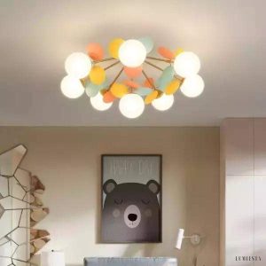 Lampa wisząca w kształcie kulek w pastelowych kolorach