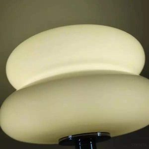 Lampka stołowa szklana biała minimalistyczna z podwójnym kloszem — nowoczesny design Bauhaus