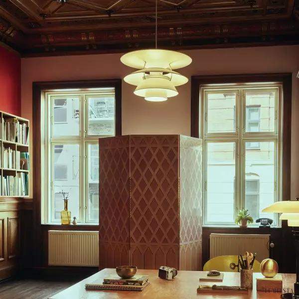 Wielowarstwowa biała lampa wisząca w stylu skandynawskim