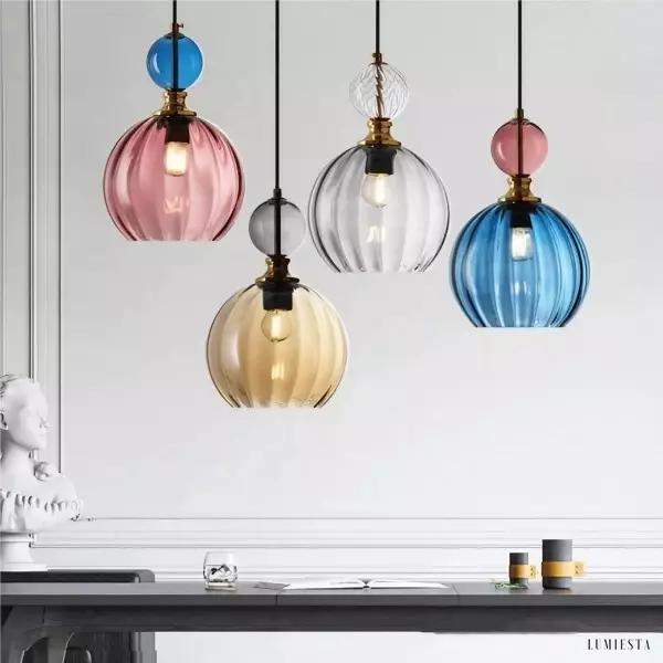 Nowoczesna lampa wisząca w kształcie kuli witrażowej