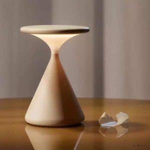 Lampka stołowa Salt i Pepper w kształcie klepsydry z funkcją dotykową