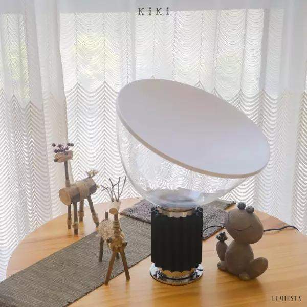 Lampa stołowa Taccia z unikalnym kształtem reflektora