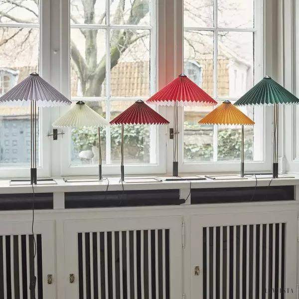 Lampka stołowa Matin z plisowanym kloszem w różnych kolorach