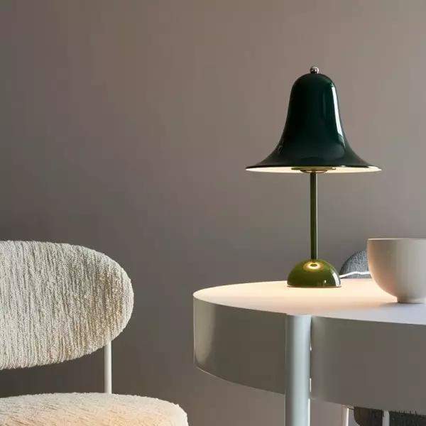 Lampka stołowa Pantop w kształcie dzwonu dostępna w różnych kolorach