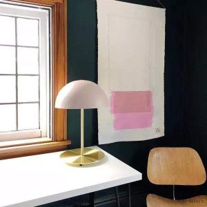 Lampa stołowa Hanna różowa z kopułowym kloszem